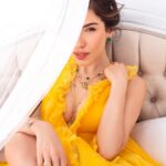 Burcu Güneş Instagram - 🌼🌞✨🫶 @serhathayri @bestylemagazine