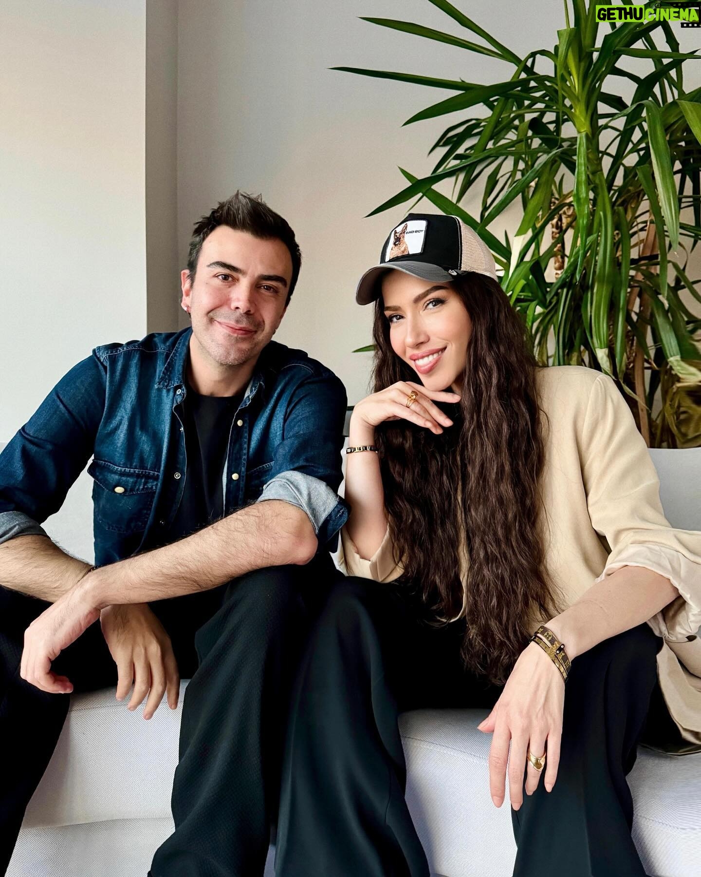 Burcu Güneş Instagram - Burcu Güneş ile röportajımız @kralpop kralmuzik.com.tr’de. 🚀 Kendisi ile müzik çalışmalarından özel hayatına çok keyifli bir sohbet gerçekleştirdik. @burcugunes ❤️🌞 #BurcuGüneş #Kralpop #Kralmuzik #röportaj