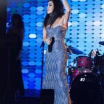 Burcu Güneş Instagram - Ne özel bir geceydi✨🎙️Unforgettable 💫 @isportfoy memories 🫶🌞 @promisetourism ❣️ @forcostume.ozlemsonmez 🌹 📸 @kemalzirhli