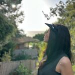 Burcu Güneş Instagram - Uzun zamandır plânladığım huzurun tam ortasında✨ 🦉🌳🌿🪴🦜🐾🐝