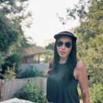 Burcu Güneş Instagram - Uzun zamandır plânladığım huzurun tam ortasında✨ 🦉🌳🌿🪴🦜🐾🐝