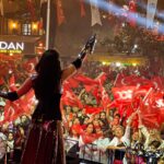 Burcu Güneş Instagram - Cumhuriyet’imizin 100. Yılı Kutlu Olsun 🇹🇷🤍❤️🎈 Asılarca Kutlansın ! ✨🙌🏼🇹🇷 Başta Ulu Önderimiz “Gazi Mustafa Kemal Atatürk” olmak üzere, Türkiye Cumhuriyeti’nin tüm mimarlarına, kahramanlarına, şehit ve gazilerimize şükran ve minnetle 🙌🏼🇹🇷🙌🏼🇹🇷 Kostüm: @forcostume.ozlemsonmez 🌹
