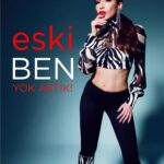 Burcu Güneş Instagram - ‘Dünya Gülümseme’ günüymüş bugün🌞Tam isabet🎯İçinizdeki çocuğu her şeye ve herkese inat her zaman yaşatın. Gülümsemenizi ve kahkahalarınızı kendinizden esirgemeyin ki sağlıklı ve mutlu kalın. Ömür boyu birlikte yaşayacağınız tek kişi var o da sizsiniz. Kendinizi sevin ve değer verin, güvenin, şefkat duyun, inanın🙏 #gülümse #burcugüneş #dünyagülümsemegünü