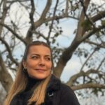 Burcu Kara Instagram - Puslu bir İstanbul günü.Yedi tepe İstanbul'un bir tepesinde çekmiştik bu set fotoğraflarını.Seval komiser kostümü ama Burcu bakışları.😎Akşama Arka Sokaklar'da görüşürüz.Sevgiyle🙋‍♀️