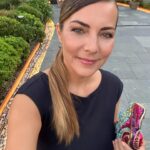 Burcu Kara Instagram - Şuraya bakımlı bir fotoğrafımı bırakayım.Zira ikinci çocuktan sonra,sete gelmesem yüzümün bişey göreceği yok.🙈Annelik de biyere kadar yani.😂