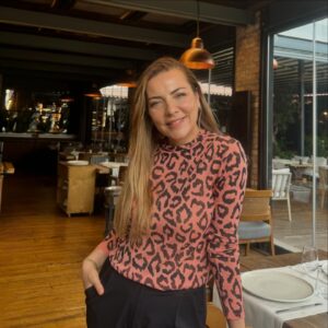 Burcu Kara Instagram - Dostlarımla,sohbet dolu bir günden.Kendine vakit ayırıp,sevdiğin şeyleri yapabilmek insanı ışıldatıyor gerçekten.🙏🏼