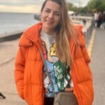 Burcu Kara Instagram – Bugün hepimiz tatiliz.Öyle olunca günümüz park mesaisi ve annaaaaaaaa sesleriyle geçiyor.Peşlerinde koşturmaktan dağıldım bugün.Kimler böyle bakalım?😂