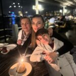 Burcu Kara Instagram – Gecikmiş doğumgünü kutlaması.😍En başta hepimize sağlık diliyorum.Sonra her şey olur.Ben kırklı yaşlarımı çok sevdim.Umarım bundan sonrasını da doyumca yaşamak nasip olur.🙏🏼Bütün güzel dilekleriniz için teşekkürler.Her şey sizlerin enerjisiyle daha güzel.❤️