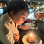 Burcu Kara Instagram – Gecikmiş doğumgünü kutlaması.😍En başta hepimize sağlık diliyorum.Sonra her şey olur.Ben kırklı yaşlarımı çok sevdim.Umarım bundan sonrasını da doyumca yaşamak nasip olur.🙏🏼Bütün güzel dilekleriniz için teşekkürler.Her şey sizlerin enerjisiyle daha güzel.❤️