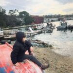 Burcu Kara Instagram - Buradan toplu bir teşekkür etmek ve Aliço'nun sağlığıyla ilgili bilgi vermek istedim.Konu çocuk olunca herkes ne kadar özenli ve hassas oluyor.Çok yakınlarımız dışında cvp veremiceğim kadar çok tlf ve mesaj aldım,sağolun varolun hepiniz.🙏🏼Aralıklarla ateş ve mide bulantısı vardı Aliço'nun son onbeş gündür.İnfluenza,beta,reflü.Farklı tahminler ve tedaviler uyguladık ama durmadı şikayetleri.Bu arada hiç bir şey yememeye başladı ve kilo verdi.Hafta sonu tekrar ateşlendi,dün de titreme ve ellerinde kızarıklıklar olunca apar topar acile gittik.O kan testinin sonucu gelene kadar heralde on yaş yaşlanmışımdır.Sonuç olarak idrar yollarında enfeksiyon çıktı ortaya.Serumlar ve antibiyotikle bugün ilk kez ateşi çıkmadı.🙏🏼Kimse evladıyla sınanmasın.Allah kimseye dermansız dert vermesin.Çocuklarımız iyiyse biz iyiyiz.Hayat onların bir gülüşüyle parlıyor.Hiç birinin ayağına taş değmesin.Hepiniz tekrar sağolun varolun.İyi ki varsınız.❤️