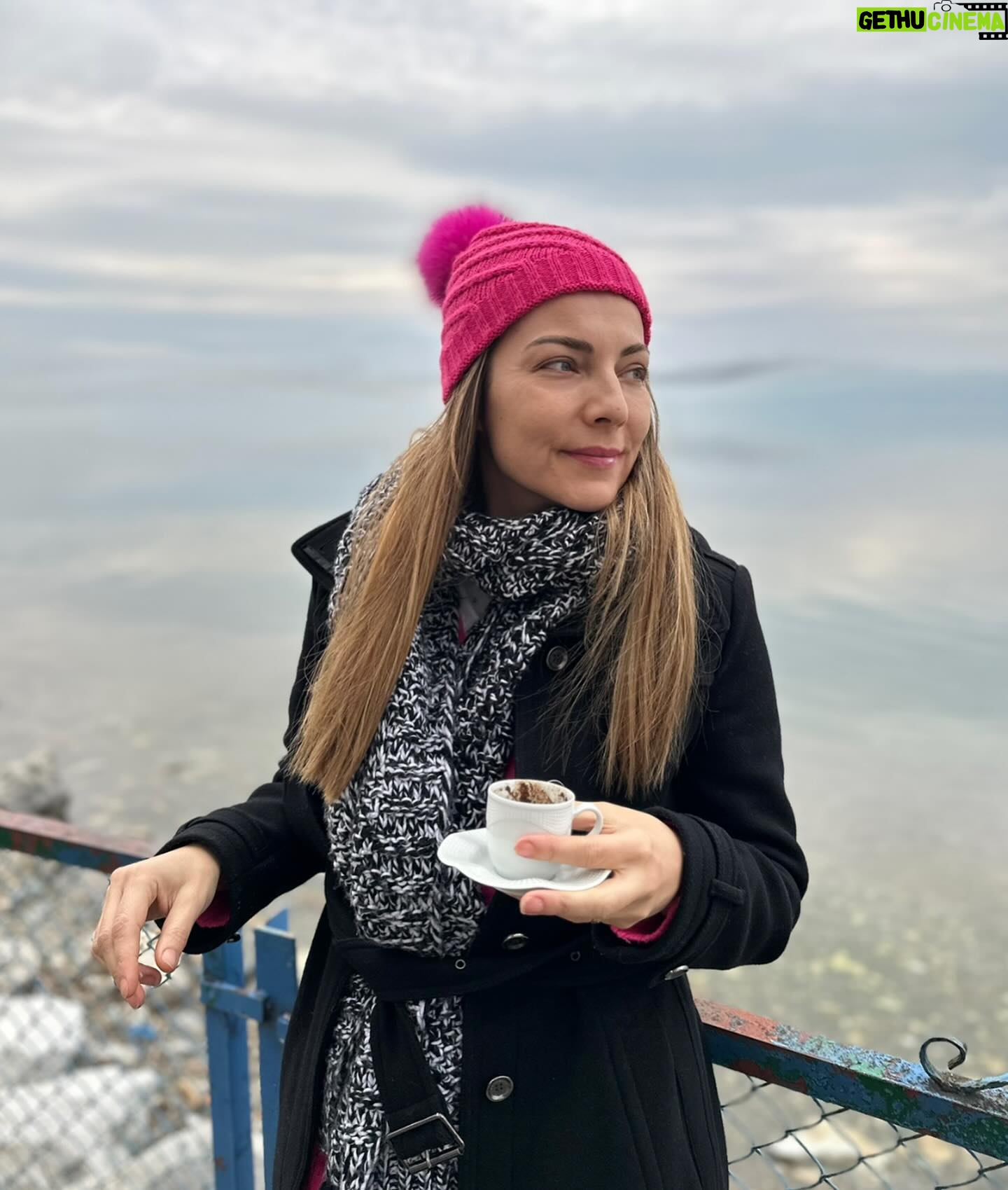 Burcu Kara Instagram - En sevdiğim yerde.Bir süre daha götürür beni bu an.Şunun şurasında bahara ne kaldı!🌸