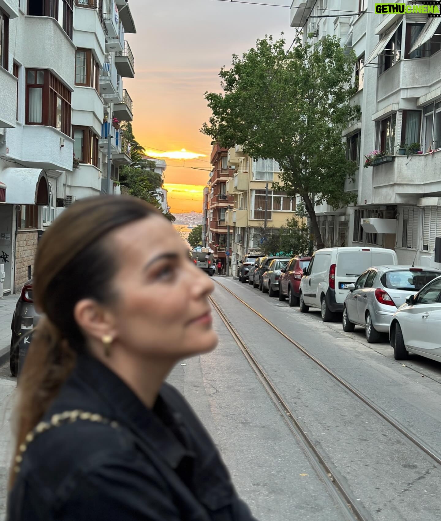 Burcu Kara Instagram - Moda'da bir sonbahar akşamı.Başbaşa olduğumuz ve fotoğraf çektiğimiz bir yürüyüşten.❤️