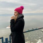 Burcu Kara Instagram - En sevdiğim yerde.Bir süre daha götürür beni bu an.Şunun şurasında bahara ne kaldı!🌸