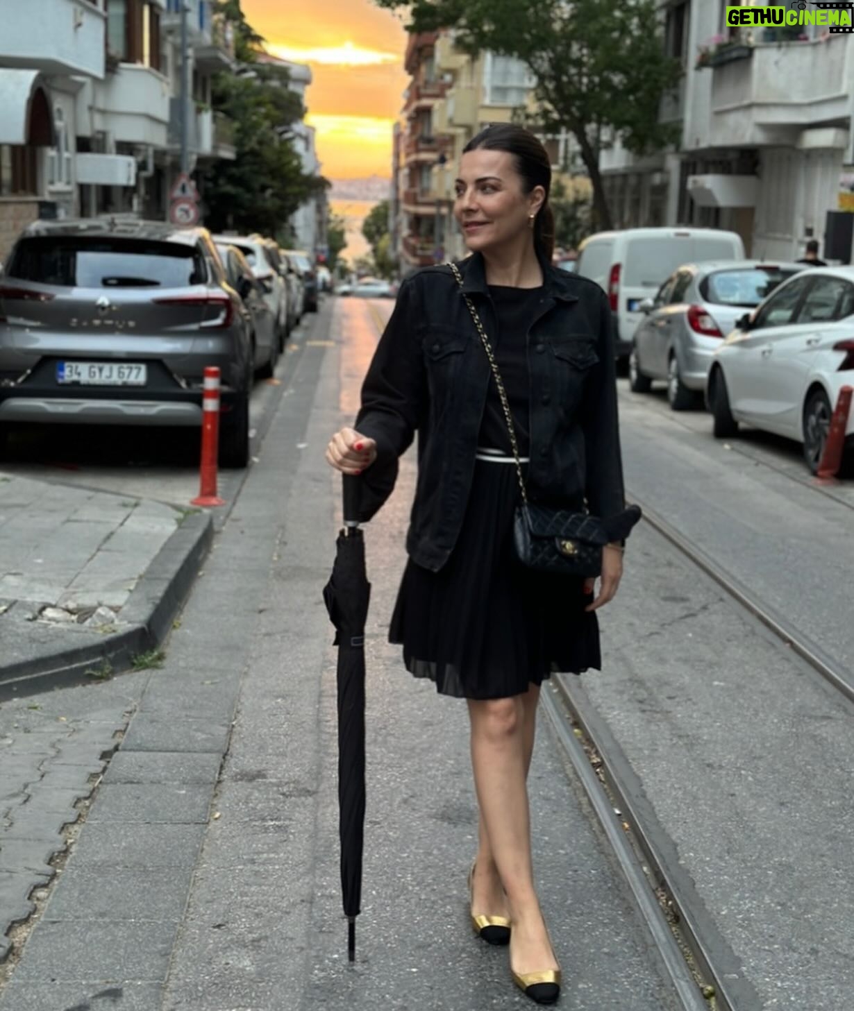 Burcu Kara Instagram - Moda'da bir sonbahar akşamı.Başbaşa olduğumuz ve fotoğraf çektiğimiz bir yürüyüşten.❤️