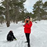 Burcu Kara Instagram - Memleketten kar manzaraları😂Yoğun kar yağışı tatilcilere keyifli anlar yaşattı sevgili seyirciler.❄️(Storylerde karsambaç yemeği var.Kimler biliyor?)