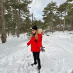 Burcu Kara Instagram - Memleketten kar manzaraları😂Yoğun kar yağışı tatilcilere keyifli anlar yaşattı sevgili seyirciler.❄️(Storylerde karsambaç yemeği var.Kimler biliyor?)