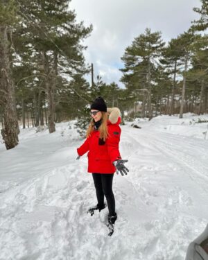 Burcu Kara Instagram - Memleketten kar manzaraları😂Yoğun kar yağışı tatilcilere keyifli anlar yaşattı sevgili seyirciler.❄️(Storylerde karsambaç yemeği var.Kimler biliyor?)