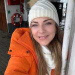 Burcu Kara Instagram - Beşiktaş-Kadıköy vapurundayım.Denizin üstündeyim,benden mutlusu yok.🐬🚢🧜‍♀️