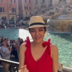 Burcu Kara Instagram - Aşk çeşmesinde dilek tuttuğum günü hatırlıyor musunuz?Hangileri gerçek oldu dersiniz.😎Şimdi siz orada olsanız ne dilersiniz?🇮🇹🍕