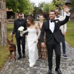 Buse Arslan Instagram - Çok sevdim 🤍👰🏼‍♀️ Tüm güzel dilekleriniz için teşekkür ederiz . Thank you for all your good wishes. Which of the three wedding dresses is your favourite?😃 @zuleyhakuruwedding 💫 📸: @hakanakmanwedding @anakampsocial @gbgstyle