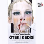 Buse Arslan Instagram - Schrödinger’in Öteki Kedisi 5 Aralık prömiyer yapıyor ! Dünyanın en ünlü kedisi, Schrödinger ’in kedisi. O meşhur deneyden önce ünlü değildi ama dünyanın en şanslı kedisiydi. Güzel bir evde, bir eli yağda, bir eli balda, güzeller güzeli sevgilisiyle elit bir hayat sürüyordu. Ya sonra; Gayger sayacı, zehir şişesi, şişeyi kıracak mekanizma ve bir miktar radyoaktif salınımla aynı kutuya kapatılıp hem ölü ve hem de diri olma potansiyeli ile yüzleştiğinde ne değişti? Ya onu çok seven, aşkı, heyecanı, hazzı onunla tadan sevgilisi yani; Schrödinger’ in Öteki Kedisi Yazan: Ayşegül Aydemir Yöneten: Çağrı Şensoy Oynayan: Buse Arslan İllüstrasyon: Hemad Javadzade Sahne ve Işık Tasarımı: Emir Uğurçağ Kostüm Tasarımı: Murat Boncuk Yönetmen Yardımcıları: Damla Selen Ekizler / Kadir Yıldırım Ses Tasarımı: Furkan Akyol Afiş Tasarımı: Metin Toplu Fotoğraf: Kübra Alptekin Biletler : Biletinial.com 5 Aralık 20:30 CKM Küçük Salonlar-A Salonu 13 Aralık 20:30 Sahne Beşiktaş 21 Aralık 20:30 House Of Performance @otekikedisi @siyahbeyazverenkli