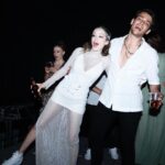 Buse Arslan Instagram - Everybody dance ! We never stopped! @begumbdh Muhteşem tasarımı 💫 styling: @mehtapstefou @gbgstyle Harika fotoğraflar @hakanakmanwedding @artibir Ve özel teşekkür tüm yeniliklerinize bayıldık.