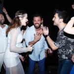 Buse Arslan Instagram - Everybody dance ! We never stopped! @begumbdh Muhteşem tasarımı 💫 styling: @mehtapstefou @gbgstyle Harika fotoğraflar @hakanakmanwedding @artibir Ve özel teşekkür tüm yeniliklerinize bayıldık.
