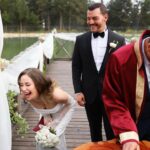 Buse Arslan Instagram - Evet,evet,evet ! En mutlu günlerimize, bir en mutlu gün daha eklendi gitti. Size sarılıyoruz . Onca yolu tepmenize , dansımıza eşliğinize , bizimle boşvermenize 🌧️ sarılırız. Ailemiz, dostlarımız, sevdiklerimiz. İyi ki birbirimizi seçmişiz. 🤍 Ve nasıl aşırı yanımızda olan 😍muhteşem ekibimize özel teşekkürler . 📸 @hakanakmanwedding @gbgstyle styling : @mehtapstefou 👰🏼‍♀️: @zuleyhakuru 👰🏼‍♀️:@gulsahaydinaccessories makyaj: @erkanuluc saç: @atakangelisli organizasyon: @mercanmylove & @denizyildizlari @emircag 💫 Canımız çocuklar. 👐🏻🤍 evimiz🤍 @anakampsocial @tolgademir_52 @tarikkkdemir @salihkara28 @sinemmm_ulu ve @orkutesrabaysal 🤍 @noneedname.store @ruruhediyelik Muhteşem hediyeler💫