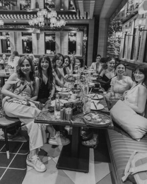 Buse Arslan Instagram - Thank you to everyone who made our henna night fun. We had a lot of fun. My funny funny girls, you raise the energy of every place. And boys, whose place are you raiding? 😂
Arkadaşlarım,bin yıllık dostlarım ve canım ailem! 🤍 İyi ki!
Güzelliğime ortak olanlar 😜
Canım stylingim 
@gbgstyle @mehtapstefou Sana güvenmek ne güzel ! @a46tuvanam @gulsahaydinaccessories @ilvi_official 
Saçlarımı hiç emanet edemem . Ama başak burcu ve detaycıysa ettim gitti! @atakangelisli 
E on yılı var mı tanışıklığımızın ? Ne güzel dokundun yüzüme yine @mervekesci_ 
O kadar soru sormasa bu kadar iyi olmazdı belki bu kareler @hakanakmanwedding 
Bizi ağırlayan. @ikon.happymoons 
@sohoiletisim 💫
Ve gustosunu en sevdiğim party mekanımız. @kaiabebek 
Uzaklarda ve erkek oldukları için 😂 kınama gelemeyen dostlarım @yltankahramann @uzaygokhanirmak 
@fanfantufan 
@dinar_kahveci 
ve Kardeşim @bugrarsslan 
Oğlanların baskınını beklemiyordum. 😂🚨
Bubu&Çaça @cagrisensoy #hennanight 🤍Yakıldı mı o kına? 😂