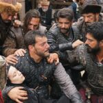 Buse Arslan Instagram - Dündar bey ‘ in Kulucahisar’ın Bacıyan-ı Rum ‘un Cerkutay’ın Ve Yeni Şehir’in deli kızı Aygül Hatun iyi ki seni tanıdım deli kız iyi ki ! Sayende daha cesur daha gözükarayım. Gönlüme değen, kalbimi zenginleştiren, çelme takan ,dersleri bitirmeyen, bedel ödeten, bedel ödeyen, çok koşan çok öğrenen, çok seven… 3 yıl artı çiftlik zamanlarım🤍 Dünyanın en iyi kalpli aktörleri. Sizin ile dağ tepe koşturmayı çok sevdim. Canım partönerim,şansım hayatım boyunca senin kadar yetenekli aktörlerle karşılaşıyım… Ve bugünleri çok özlemeden yine sahnede olalım. @cagrisensoy Komutanlar ,generaller, acemi birliği ve ustalıkta öğrenen, öğreten zamanlar ,hocalarım ekibimiz. 🙂🤍 Ve babacanlığı, kalbi ile @huseyinnureddindal ve nezaketi, naifliği, kadının iş güzelleştirdiğinin kanıtı @aslizeyneppekerbozdag ve yapımcımız @mehmetbozdag iyi ki Aygül’ ü seçtin iyi ki yüreklendirdin.🙏🏻 Hep güzellikleri hatırlarım kalbim de çok güzelsiniz ben botları çıkattım askerlik biter teşekkürler 🤍
