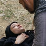 Buse Arslan Instagram - Dündar bey ‘ in Kulucahisar’ın Bacıyan-ı Rum ‘un Cerkutay’ın Ve Yeni Şehir’in deli kızı Aygül Hatun iyi ki seni tanıdım deli kız iyi ki ! Sayende daha cesur daha gözükarayım. Gönlüme değen, kalbimi zenginleştiren, çelme takan ,dersleri bitirmeyen, bedel ödeten, bedel ödeyen, çok koşan çok öğrenen, çok seven… 3 yıl artı çiftlik zamanlarım🤍 Dünyanın en iyi kalpli aktörleri. Sizin ile dağ tepe koşturmayı çok sevdim. Canım partönerim,şansım hayatım boyunca senin kadar yetenekli aktörlerle karşılaşıyım… Ve bugünleri çok özlemeden yine sahnede olalım. @cagrisensoy Komutanlar ,generaller, acemi birliği ve ustalıkta öğrenen, öğreten zamanlar ,hocalarım ekibimiz. 🙂🤍 Ve babacanlığı, kalbi ile @huseyinnureddindal ve nezaketi, naifliği, kadının iş güzelleştirdiğinin kanıtı @aslizeyneppekerbozdag ve yapımcımız @mehmetbozdag iyi ki Aygül’ ü seçtin iyi ki yüreklendirdin.🙏🏻 Hep güzellikleri hatırlarım kalbim de çok güzelsiniz ben botları çıkattım askerlik biter teşekkürler 🤍
