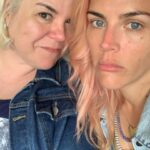 Busy Philipps Instagram - A NONDESCRIPT PERSON once said: IT’S A MARATHON NOT A SPRINT (iykyk) ! And i think its true but also-when they change the course on you, you just gotta find a better route (even if it takes a min- or WHATEVER almost 5 trauma filled years ) because…well, tbh bbs? we’ve got miles to go…🙌✨🤷‍♀️✨🏃‍♀️✨🎤✨🧙✨🗝️✨❤️✨✨✨✨✨✨✨✨✨✨ @instacais #busythisweek #qvc #latenight pic 1: me and caissie in may 2019 pic 2: me today pic 3: our new late night show starts may 8, on @qvchsnplus