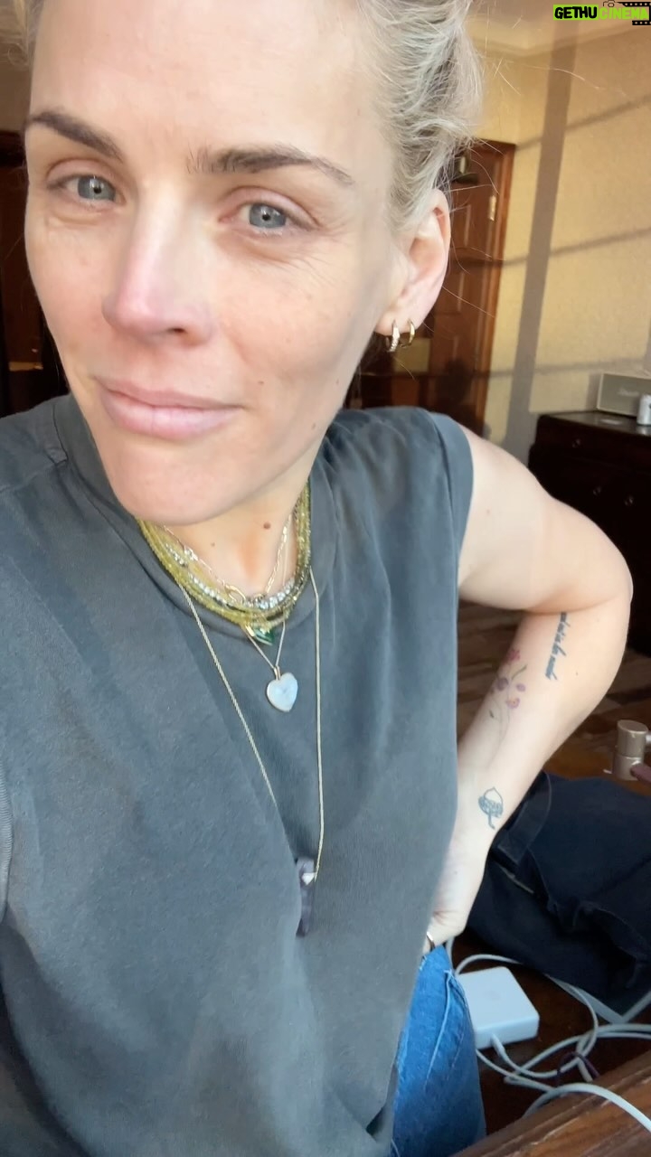 Busy Philipps Instagram - SHOW UP for the @acluofil @aclu_nationwide !!! So happy to be back in my BIRTHPLACE supporting the incredible work the ACLU is doing! if you can, we’d love your support as well!