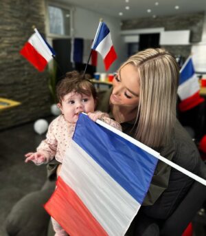 Éloïse Appelle Instagram - C’est partie pour supporter la France avec Valentina 🇫🇷♥️
#coupedumonde #france