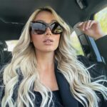 Éloïse Appelle Instagram – Quand tu sors du coiffeur et que t’en profite pour faire la belle 5 minutes avant de retourner à tes corvées de ménage quotidienne 😎😅