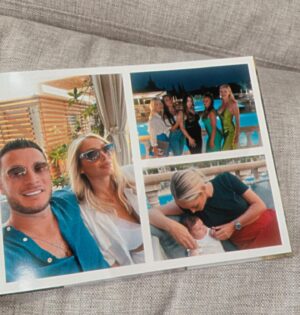 Éloïse Appelle Instagram - Quelques souvenirs de cette année magique gravé sur papier.. ✨
Ce remémorer ces moments en famille, quoi de plus beau.. 🫶🏼

Offrez-vous de magnifique souvenirs avec le code ELOISE2023 qui vous offre -40% sur tout le site jusqu’au 1er mars 📸

@monalbumphoto.fr 
#collaboration 

@agenceweevents