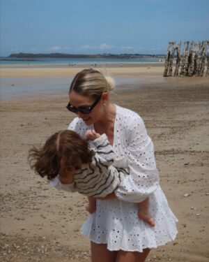 Éloïse Appelle Instagram - Sur la plage abandonnée, coquillages et crustacés 🐚
