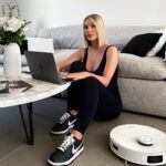 Éloïse Appelle Instagram – Autant dire qu’entre le boulot, ma vie de famille, ma vie de couple, le ménage et le sport j’ai eu du mal à trouver du temps pour prendre des cours d’anglais..
Du coup j’ai trouvé la solution, j’utilise mon nouvel aspirateur DEEBOT T10 de chez @ecovacs_france , il est juste INCROYABLE, il aspire et lave le sol tout seul! Pendant que lui s’occupe du ménage, je peu enfin me consacrer à l’apprentissage de l’anglais! 📚

Et vous qu’est ce vous feriez-vous si vous aviez plus de temps libre grâce à DEEBOT? ✨
Faites le nous savoir et tentez votre chance pour gagner un DEEBOT T10!

Pour valider votre participation :

1.Commentez ce post

2.Postez sur votre propre compte une photo ou une vidéo accompagnée des hashtags #DEEBOTyourLife et #ECOVACS pour illustrer ce que vous feriez de ce nouveau temps libre

3.Le gagnant sera annoncé le 19 octobre sur les pages d’ECOVACS France et ici

*Ce concours n’est en aucun cas sponsorisé, administré ou associé à Instagram, Inc. Le concours se déroule du 03/10 au 17/10 2022. 1 ECOVACS DEEBOT T10 sera expédié au gagnant. Le prix ne peut pas être échangé en espèces. Nous nous réservons le droit de mettre fin à ce concours à tout moment.

Bonne chance à vous 🍀

Contenu créé en collaboration avec @ecovacs_france