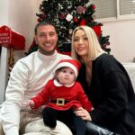 Éloïse Appelle Instagram - Nous vous souhaitons à tous un merveilleux réveillon et de merveilleuses fêtes de noël! Pour nous c’est le premier noël avec Valentina.. on ne pouvait pas rêver d’un plus beau cadeau! Nous vous souhaitons beaucoup de bonheur! Joyeux noël à tous ✨♥️