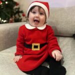 Éloïse Appelle Instagram - Nous vous souhaitons à tous un merveilleux réveillon et de merveilleuses fêtes de noël! Pour nous c’est le premier noël avec Valentina.. on ne pouvait pas rêver d’un plus beau cadeau! Nous vous souhaitons beaucoup de bonheur! Joyeux noël à tous ✨♥️