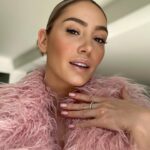 Éloïse Appelle Instagram – A tous les amoureux à l’approche de la Saint Valentin faites plaisir à votre amour en offrant les plus beaux et uniques bijoux de la marque Darry Ring. 💓

Darry Ring c’est une boutique unique grâce à son concept d’exception: Seuls les couples peuvent acheter chez Darry Ring, avec vérification d’une pièce d’identité valide, ce qui signifie donc qu’on ne peut acheter qu’une seule bague pour le seul amour de sa vie. 

Un véritable engagement ne se fait pas par des mots, mais par des actions. J’espère que vous pourrez recevoir votre propre accord d’amour! ✨

#DarryRingParis #1ring1life1love #IDverficationRing @darryring_official 
#collaboration