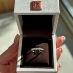 Éloïse Appelle Instagram – A tous les amoureux à l’approche de la Saint Valentin faites plaisir à votre amour en offrant les plus beaux et uniques bijoux de la marque Darry Ring. 💓

Darry Ring c’est une boutique unique grâce à son concept d’exception: Seuls les couples peuvent acheter chez Darry Ring, avec vérification d’une pièce d’identité valide, ce qui signifie donc qu’on ne peut acheter qu’une seule bague pour le seul amour de sa vie. 

Un véritable engagement ne se fait pas par des mots, mais par des actions. J’espère que vous pourrez recevoir votre propre accord d’amour! ✨

#DarryRingParis #1ring1life1love #IDverficationRing @darryring_official 
#collaboration