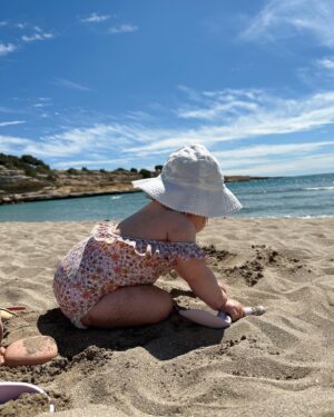 Éloïse Appelle Instagram - Première fois à la plage pour mon bébé aujourd’hui 🫶🏼