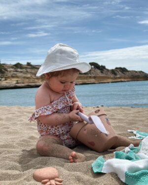 Éloïse Appelle Instagram - Première fois à la plage pour mon bébé aujourd’hui 🫶🏼