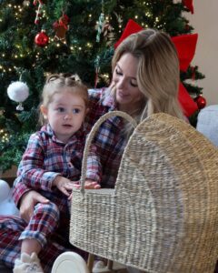 Éloïse Appelle Instagram - CONCOURS VERTBAUDET 🎅🏼✨ Vous connaissez notre amour pour les jouets de la marque @vertbaudetfr ils sont tellement beaux et surtout très qualitatif! 🫶🏼 Je suis donc très heureuse de pouvoir vous faire plaisir pour Noël et vous proposez de remporter une carte cadeau de 200€ chez @vertbaudetfr 🎅🏼🎄 Pour participer c’est tout simple: -S’abonner au compte @vertbaudetfr -Liker la publication -Inviter 2 amies en commentaires Vous avez jusqu’au 11 décembre pour participer ✨ Bonne chance à tous 🍀 #collaborationcommercialerémunérée
