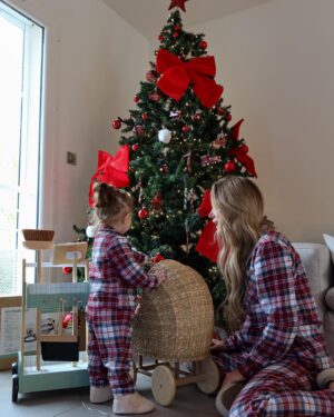 Éloïse Appelle Instagram - CONCOURS VERTBAUDET 🎅🏼✨

Vous connaissez notre amour pour les jouets de la marque @vertbaudetfr ils sont tellement beaux et surtout très qualitatif! 🫶🏼

Je suis donc très heureuse de pouvoir vous faire plaisir pour Noël et vous proposez de remporter une carte cadeau de 200€ chez @vertbaudetfr 🎅🏼🎄

Pour participer c’est tout simple:
-S’abonner au compte @vertbaudetfr 
-Liker la publication
-Inviter 2 amies en commentaires

Vous avez jusqu’au 11 décembre pour participer ✨

Bonne chance à tous 🍀

#collaborationcommercialerémunérée