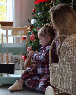 Éloïse Appelle Instagram - CONCOURS VERTBAUDET 🎅🏼✨

Vous connaissez notre amour pour les jouets de la marque @vertbaudetfr ils sont tellement beaux et surtout très qualitatif! 🫶🏼

Je suis donc très heureuse de pouvoir vous faire plaisir pour Noël et vous proposez de remporter une carte cadeau de 200€ chez @vertbaudetfr 🎅🏼🎄

Pour participer c’est tout simple:
-S’abonner au compte @vertbaudetfr 
-Liker la publication
-Inviter 2 amies en commentaires

Vous avez jusqu’au 11 décembre pour participer ✨

Bonne chance à tous 🍀

#collaborationcommercialerémunérée