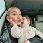 Éloïse Appelle Instagram - Quand prendre une photo avec ta fille relève du défi 😅🥰 #momlife