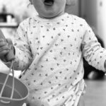 Éloïse Appelle Instagram - C’est officiel, notre petite princesse marche ! C’est tellement merveilleux de voir l’évolution de notre enfant au quotidien et ça nous rend tellement fière mais il nous reste encore beaucoup d’étapes à accomplir…🤍