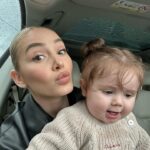 Éloïse Appelle Instagram - Quand prendre une photo avec ta fille relève du défi 😅🥰 #momlife